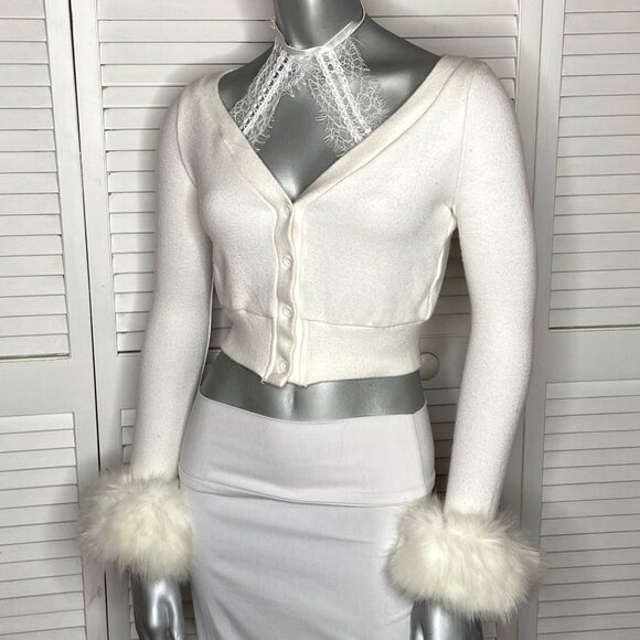 White Cropped Lace Trimmed Sexy V-Neck Cardigan Sweater Fuzzy Faux Fur Cuffs XS - Picture 5 of 7